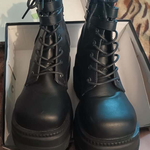New! Demonia Shaker 52 Platform Boot - Picture 2 of 5
